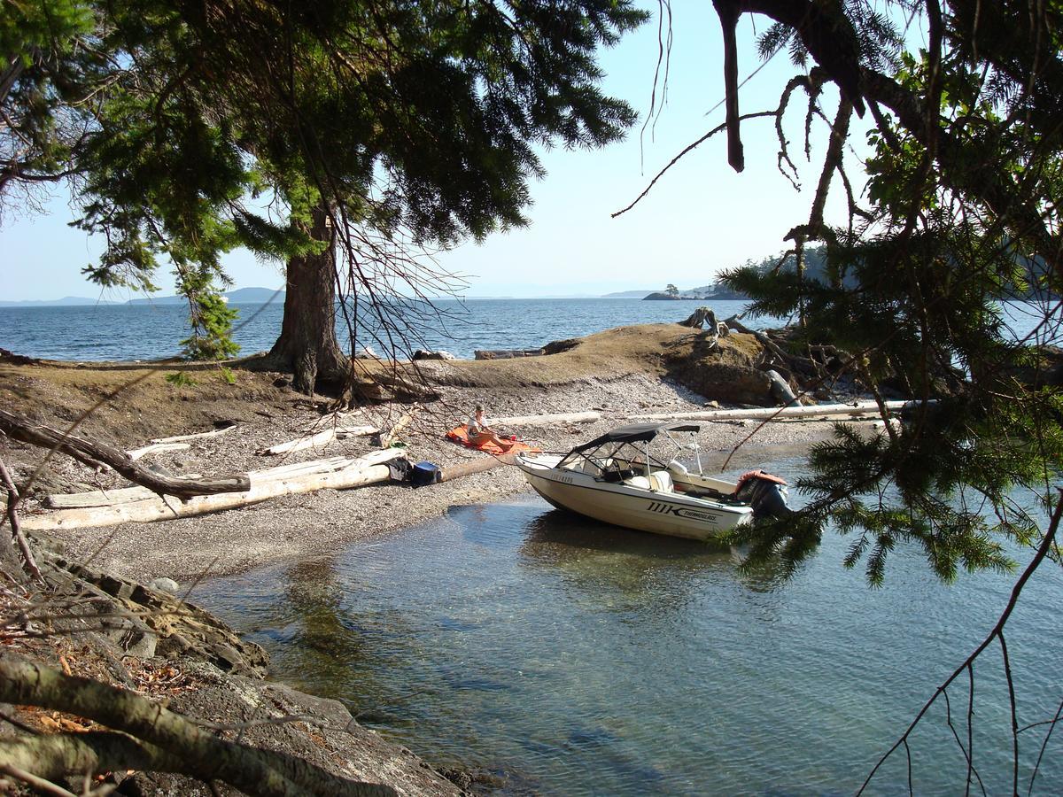 Sticks And Stones Cottage-Arbutus Grove Montague Harbour Bagian luar foto